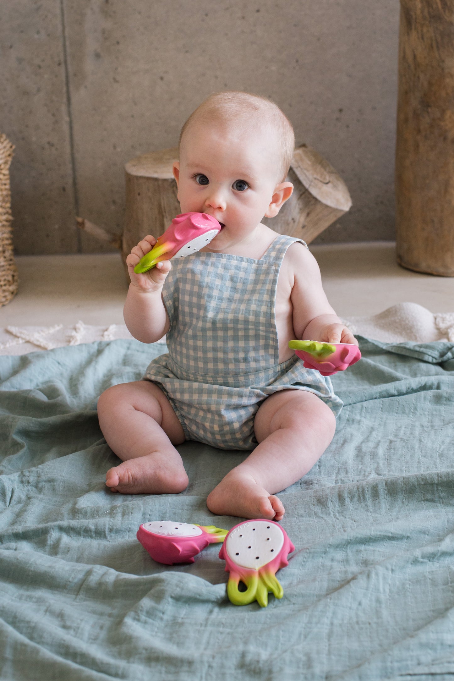 toy-teether-fucsia-the-dragonfruit
