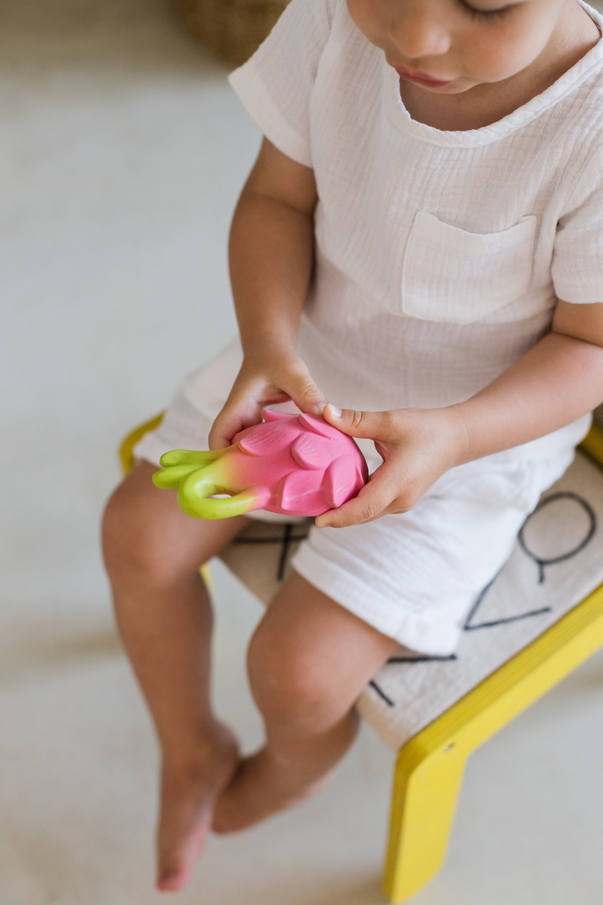 toy-teether-fucsia-the-dragonfruit
