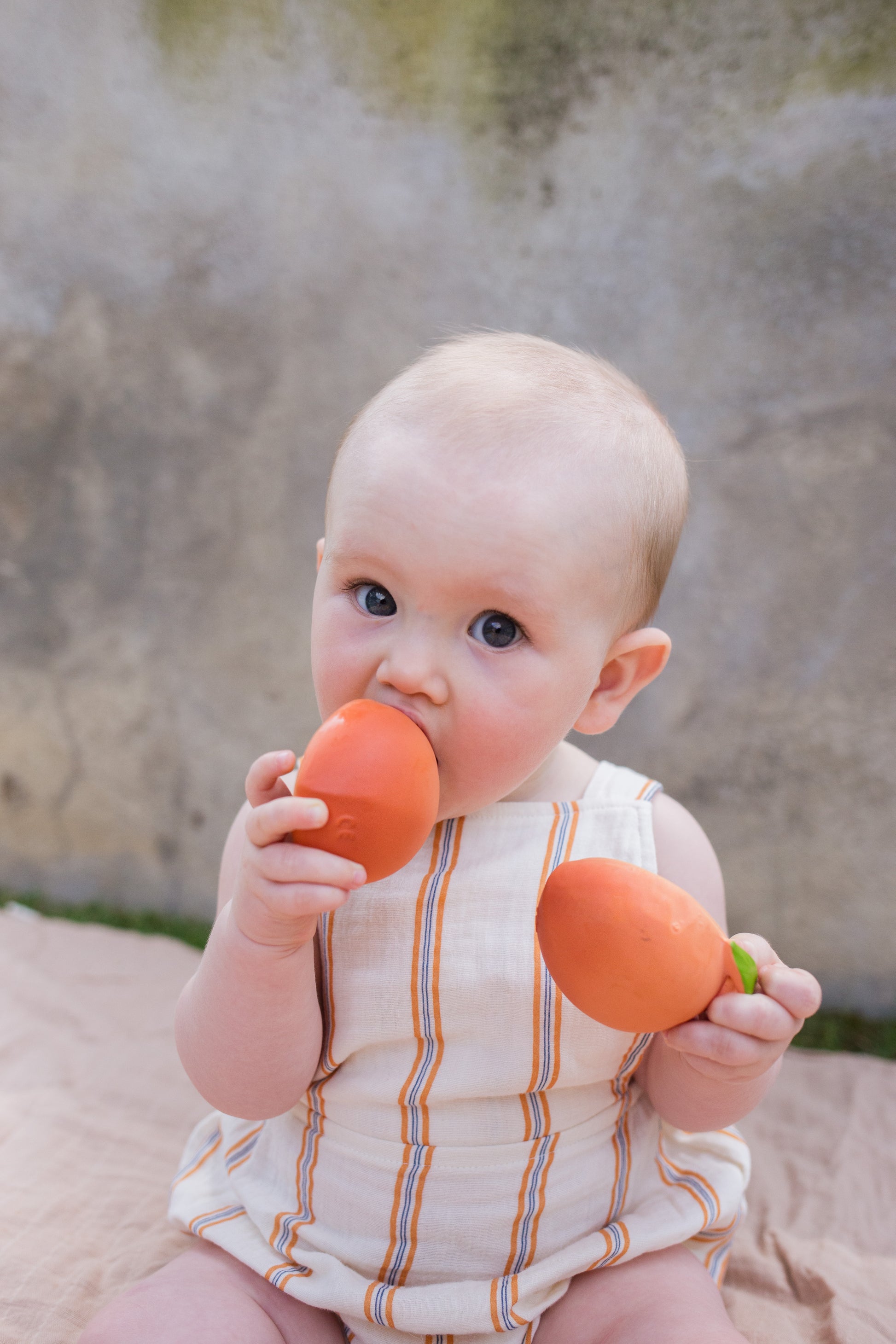 toy-teether-palm-peach