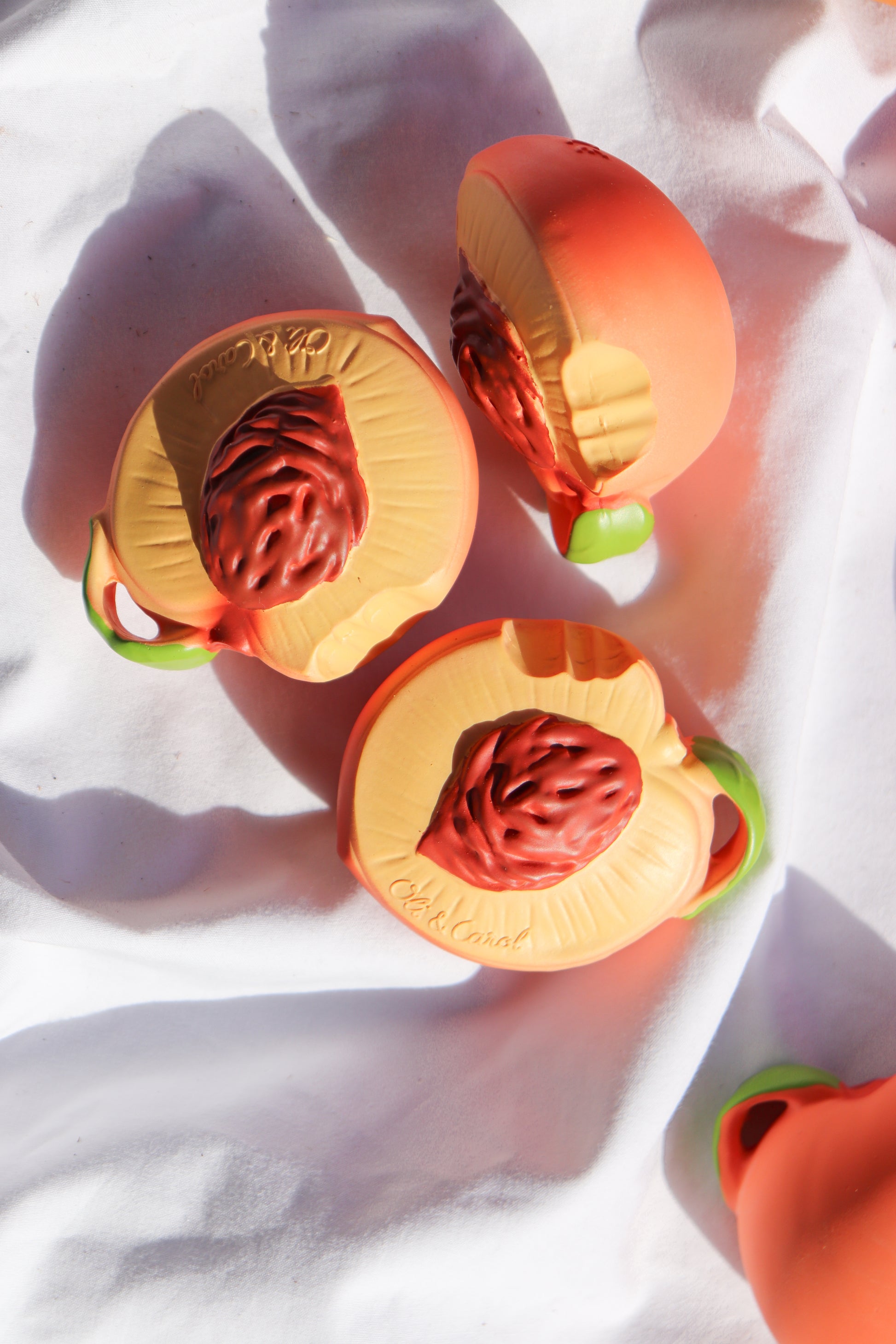 toy-teether-palm-peach