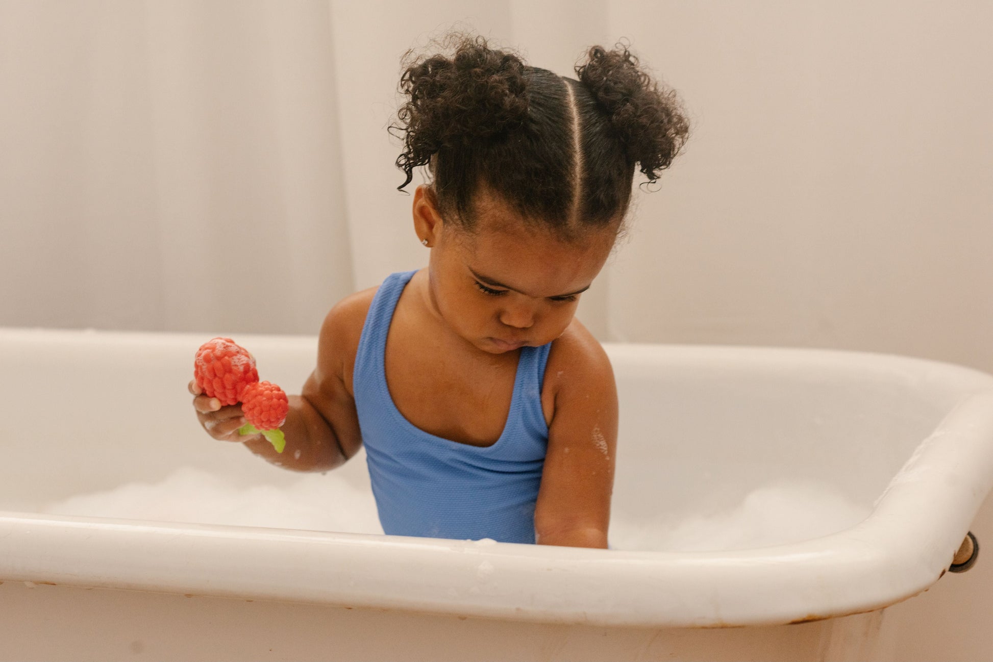 toy-teether-valery-the-raspberry