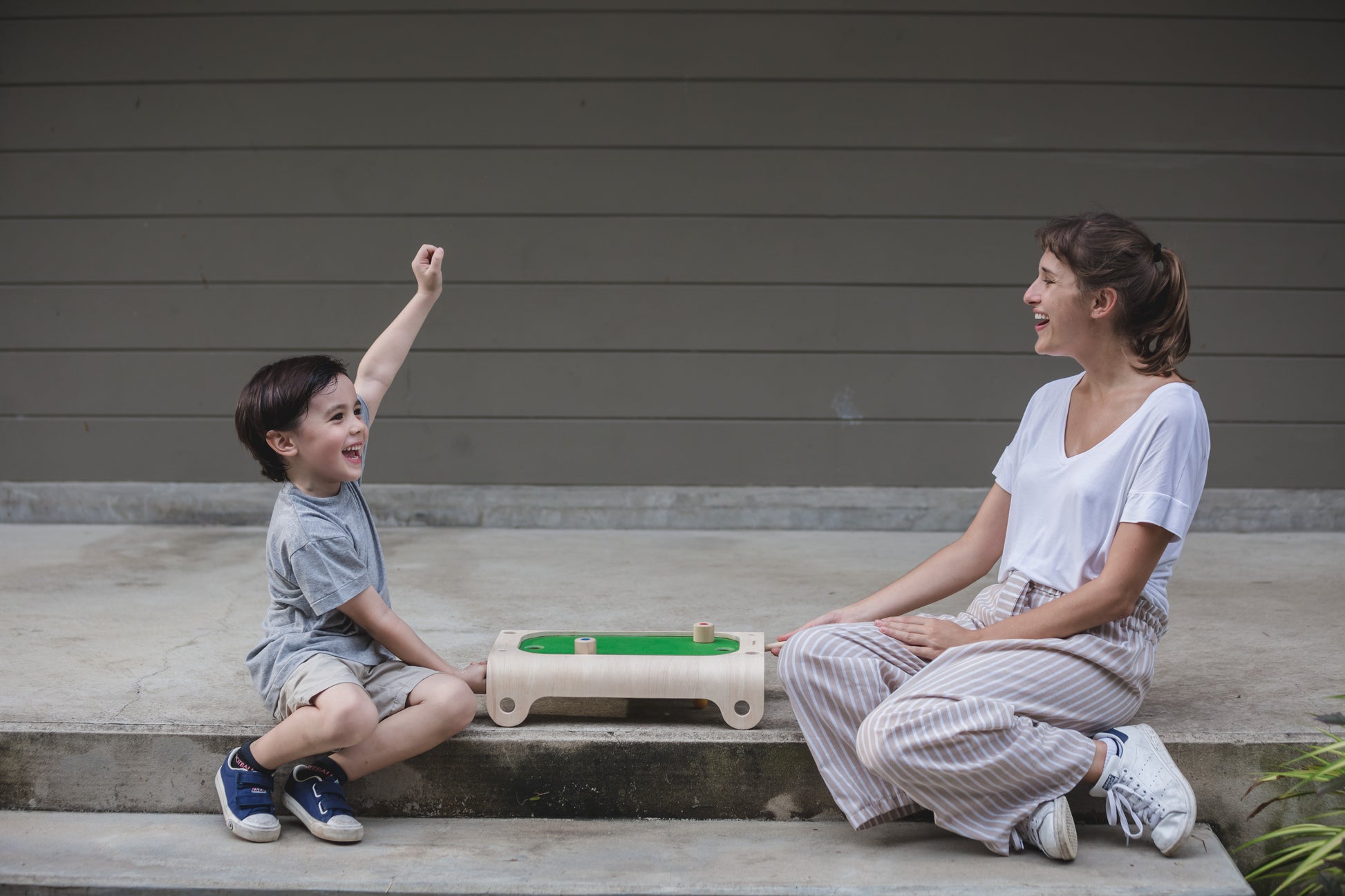 wooden-playset-magnetic-board-game