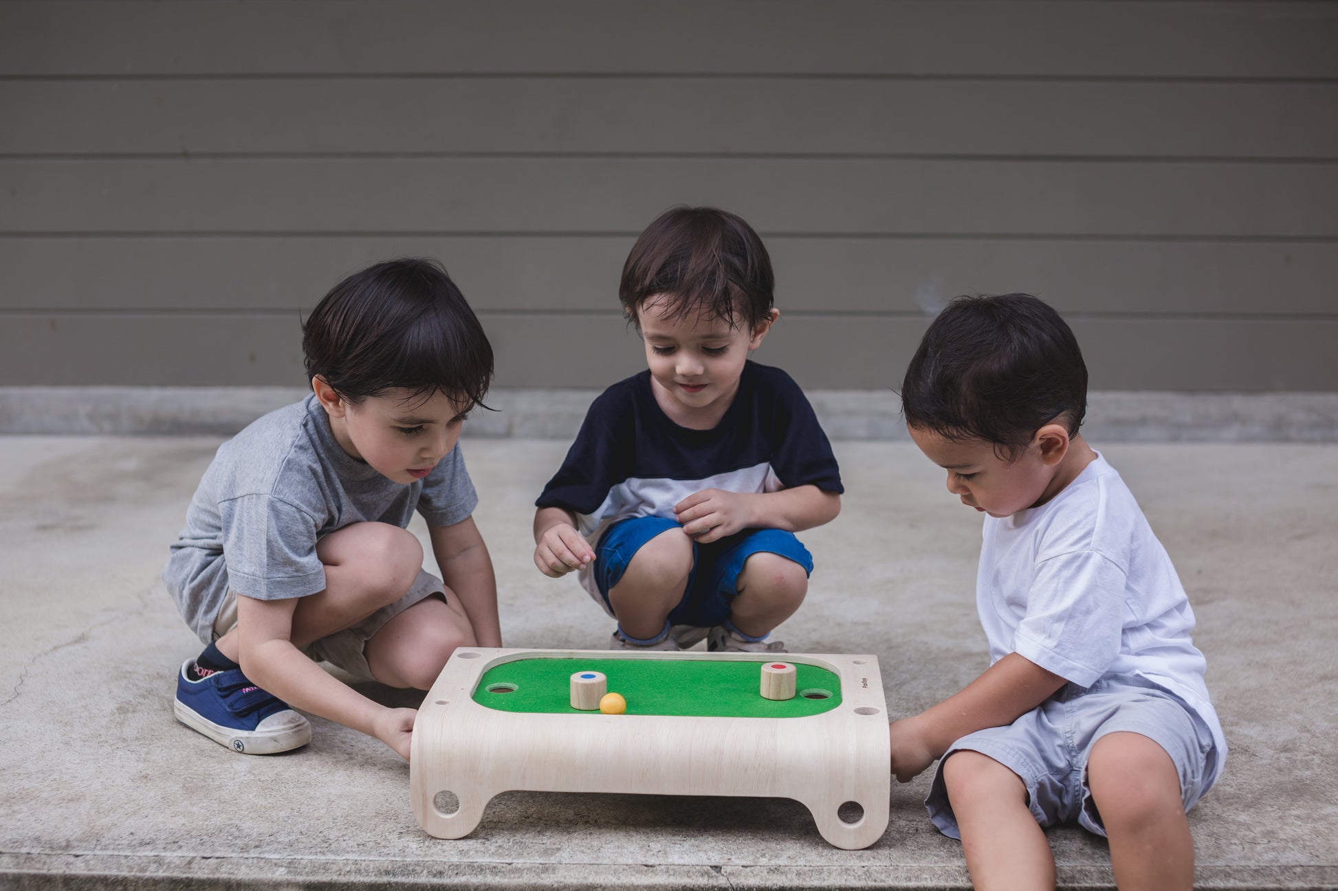 wooden-playset-magnetic-board-game