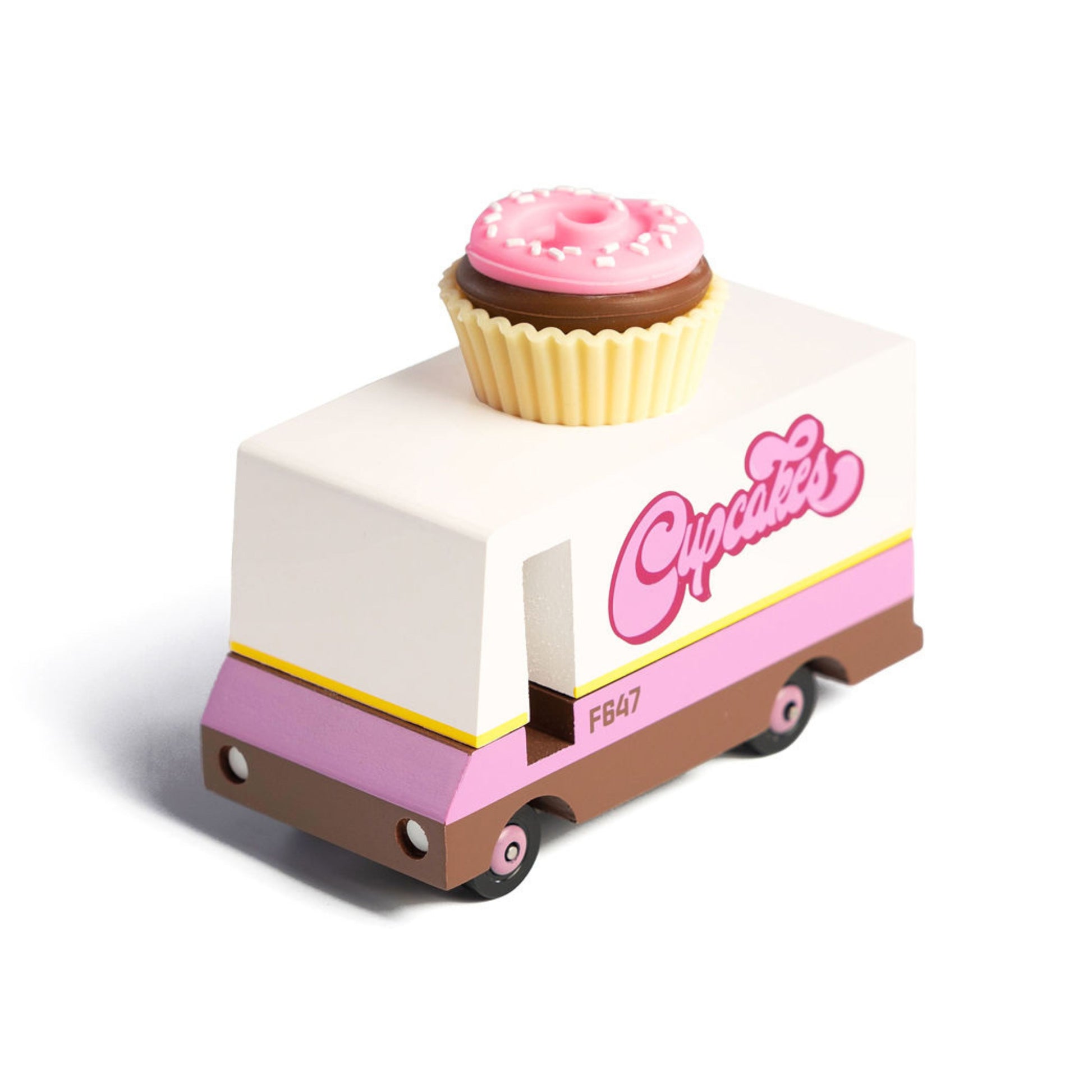 wooden-toy-car-cupcake