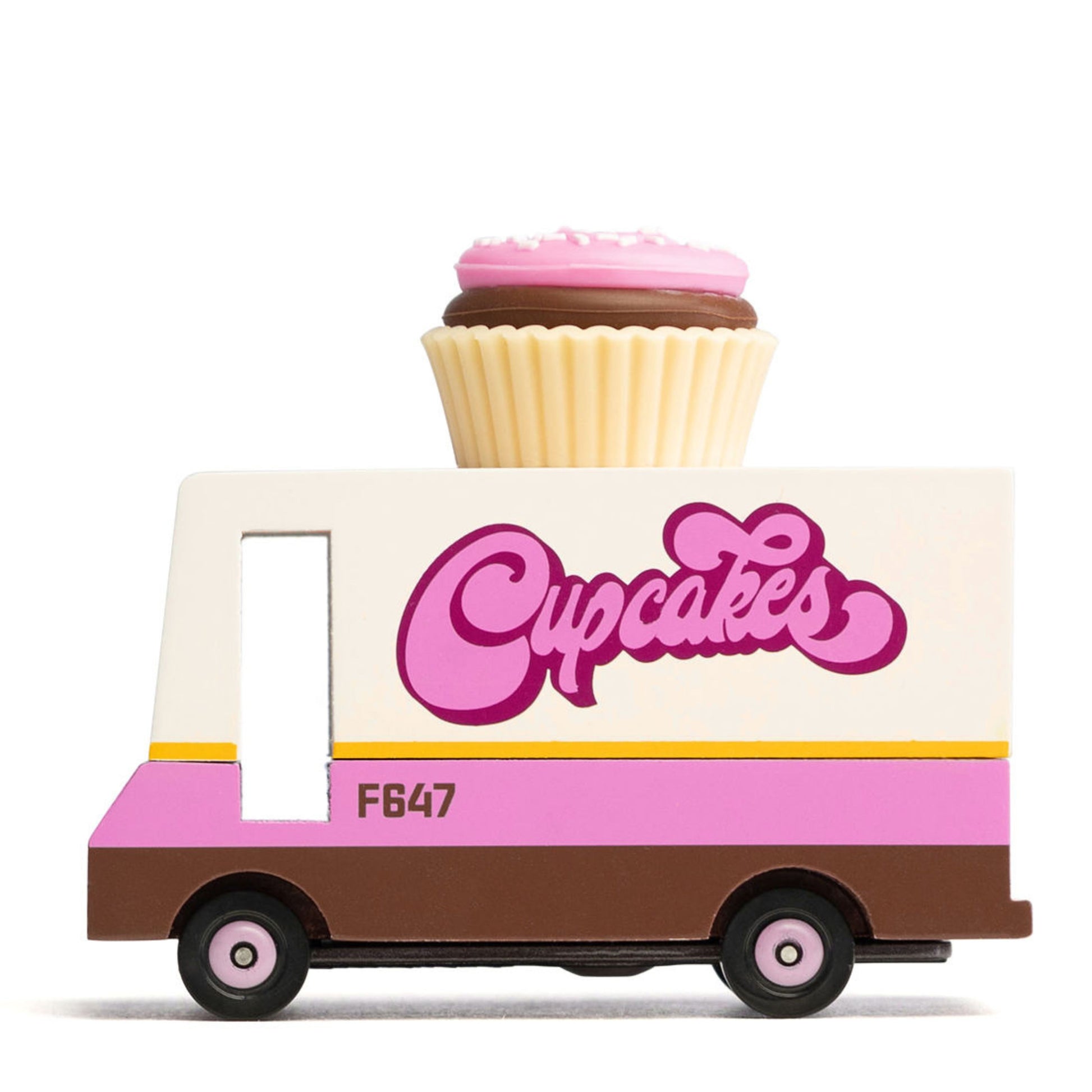 wooden-toy-car-cupcake