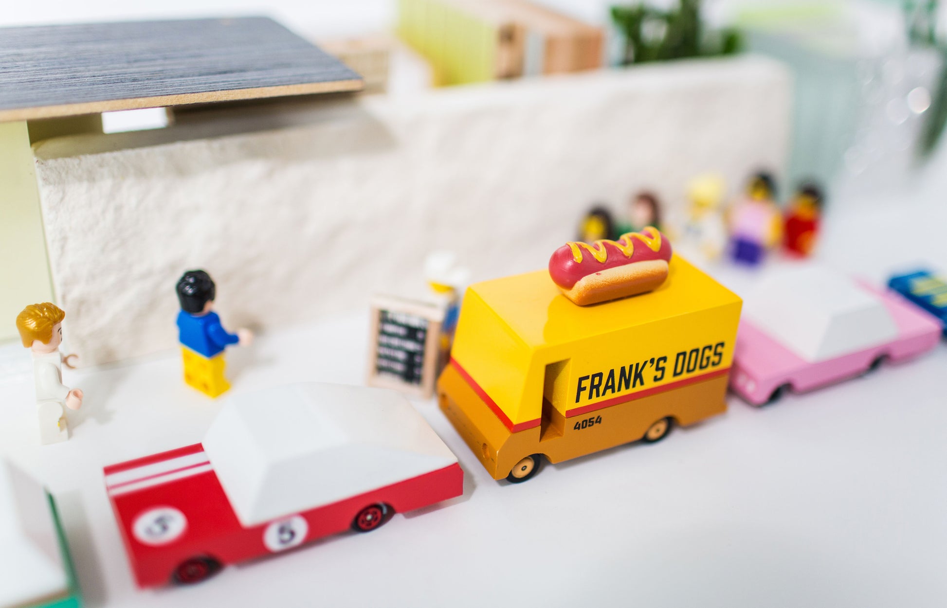 wooden-toy-car-hotdog