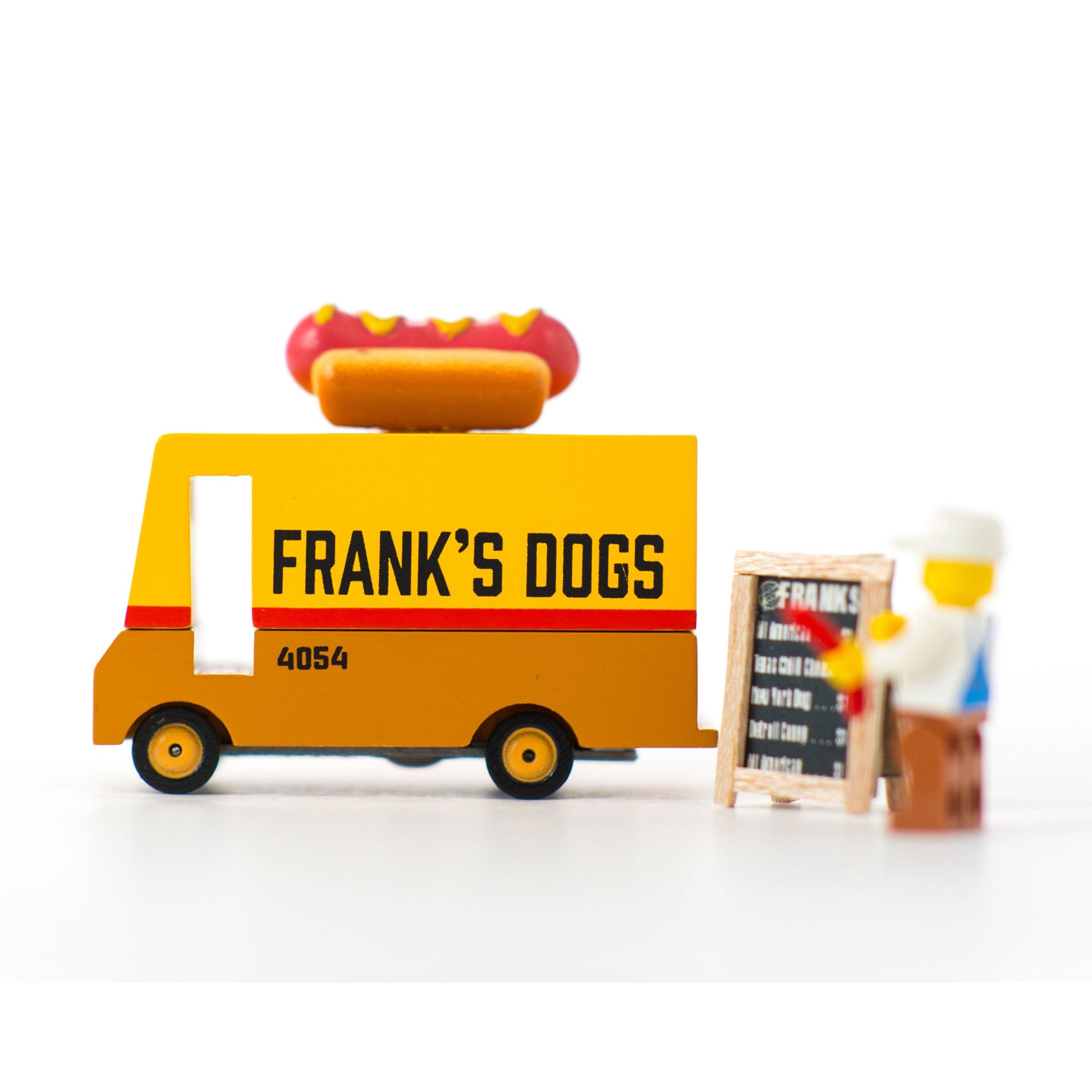 wooden-toy-car-hotdog