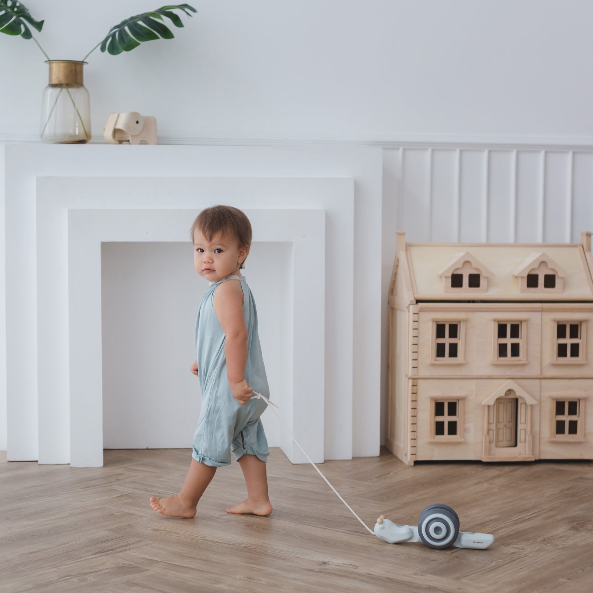 wooden-toy-snail-mono