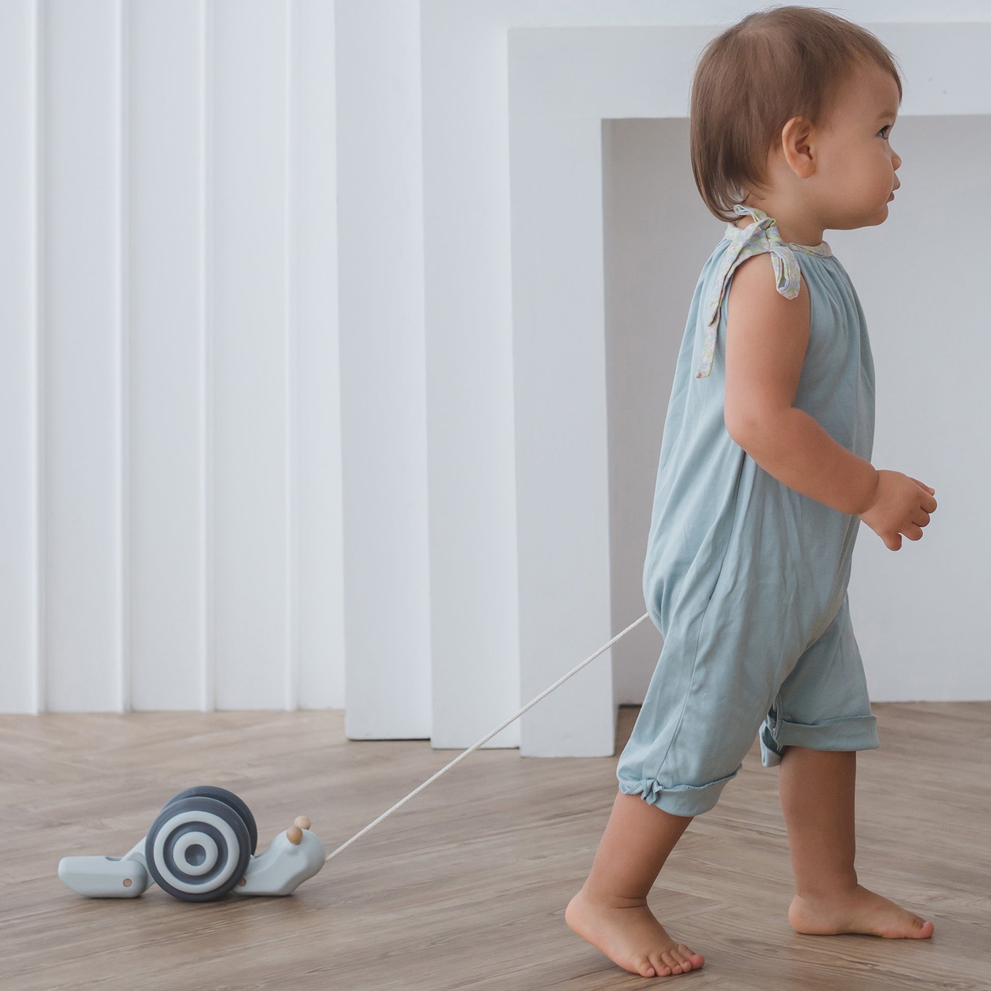 wooden-toy-snail-mono