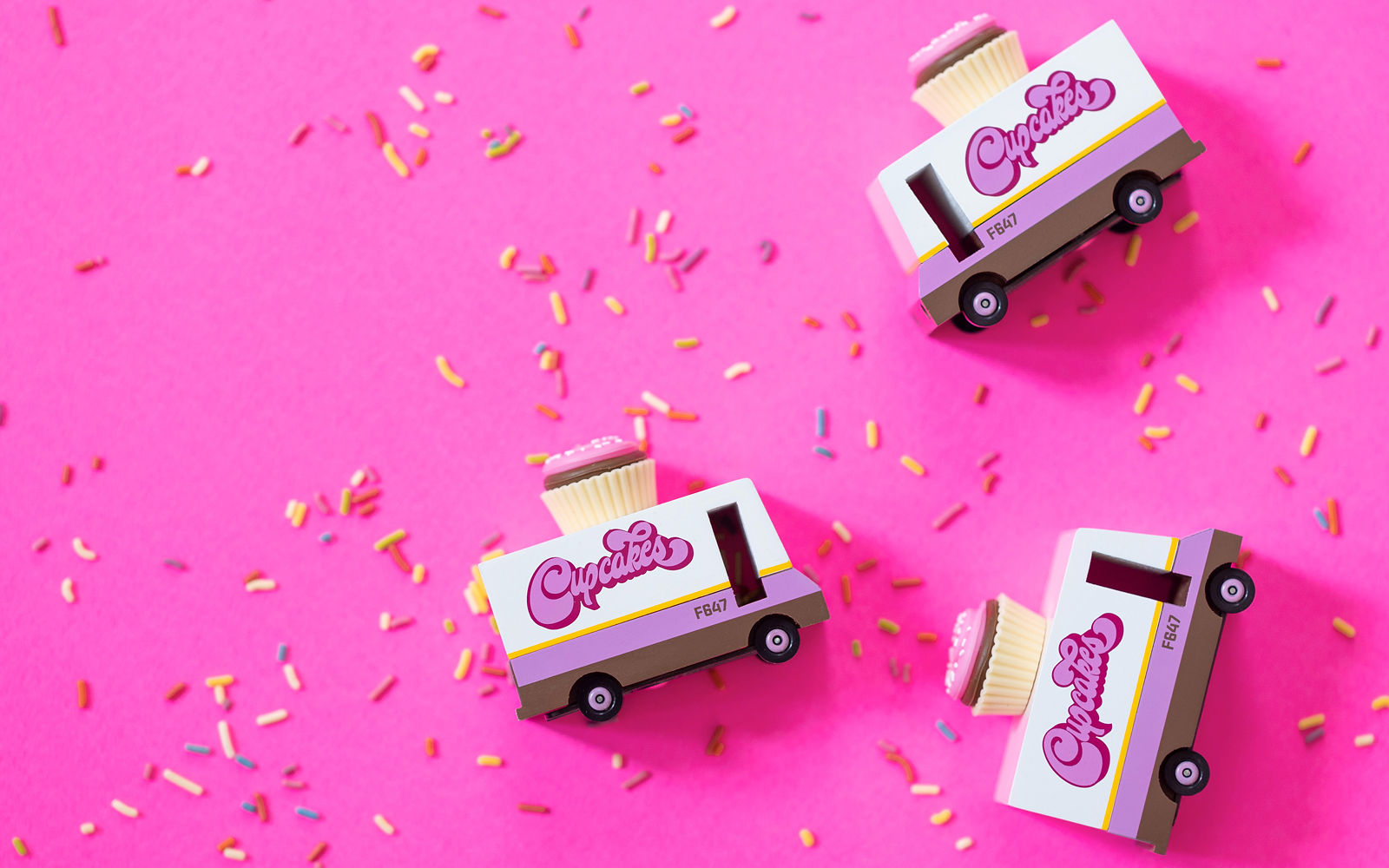 wooden-toy-car-cupcake